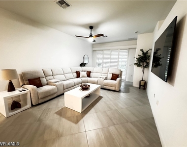 2084 Wellington Street - Photo Thumbnail 3