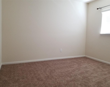 1718 Claremont Garden Circle - Photo Thumbnail 14