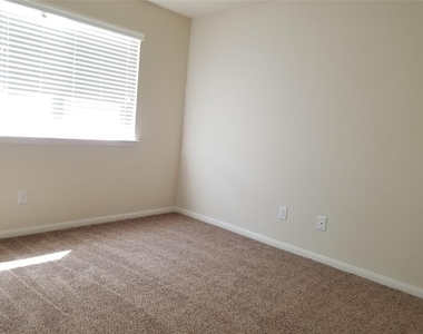 1718 Claremont Garden Circle - Photo Thumbnail 13