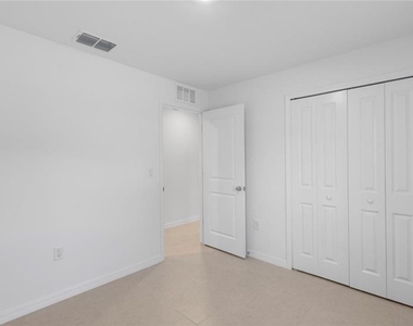 17244 Cantu Court - Photo Thumbnail 11