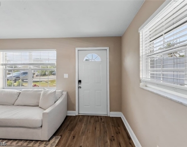 4203 Rose Avenue - Photo Thumbnail 2