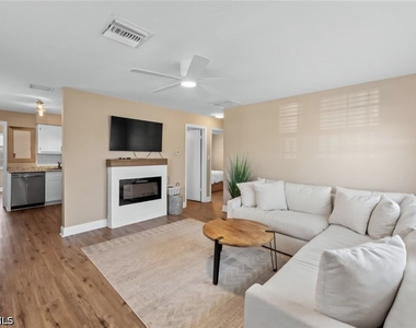 4203 Rose Avenue - Photo Thumbnail 3