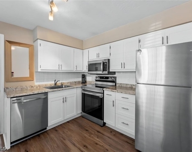 4203 Rose Avenue - Photo Thumbnail 7