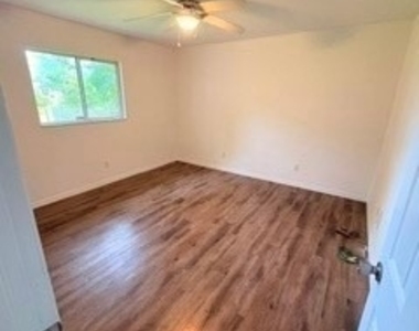 8462 Trillium Road - Photo Thumbnail 11