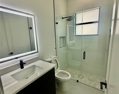 3206 10th Avenue Ne - Photo Thumbnail 9
