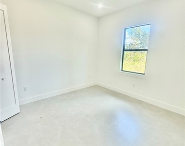 3206 10th Avenue Ne - Photo Thumbnail 11