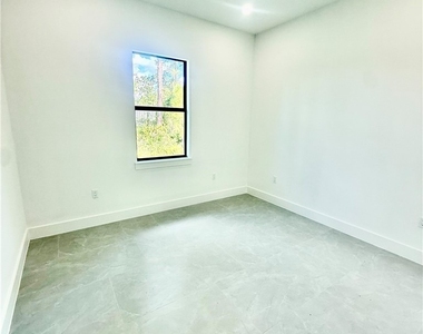 3206 10th Avenue Ne - Photo Thumbnail 10