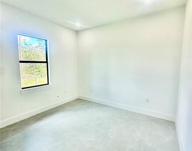 3206 10th Avenue Ne - Photo Thumbnail 8