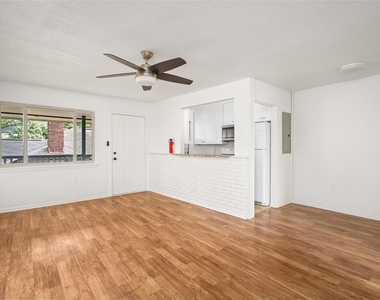 3910 Dallas Street - Photo Thumbnail 2