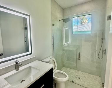 3144 10th Avenue Ne - Photo Thumbnail 10