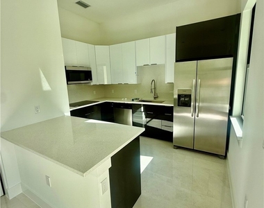3144 10th Avenue Ne - Photo Thumbnail 5
