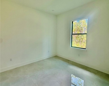 3144 10th Avenue Ne - Photo Thumbnail 8