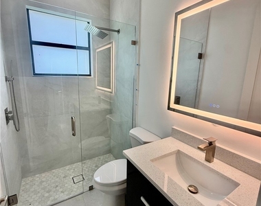 3144 10th Avenue Ne - Photo Thumbnail 10