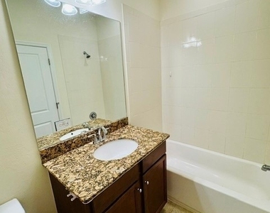 7792 Bristol Circle - Photo Thumbnail 15