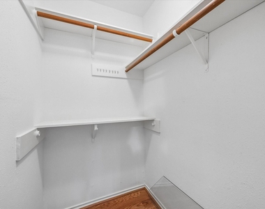 910 Country Place Blvd - Photo Thumbnail 16