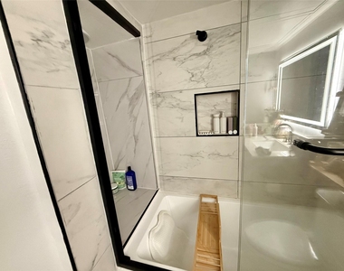357 N Post Oak Lane - Photo Thumbnail 18