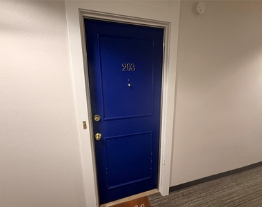 357 N Post Oak Lane - Photo Thumbnail 2