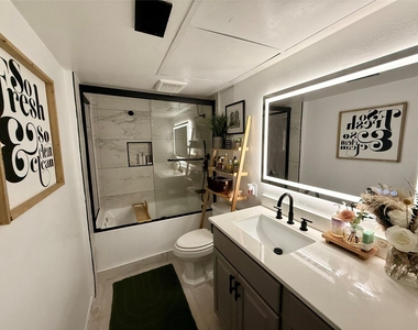 357 N Post Oak Lane - Photo Thumbnail 17