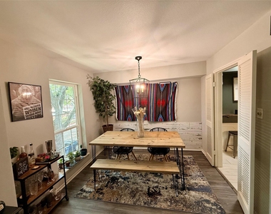 357 N Post Oak Lane - Photo Thumbnail 8