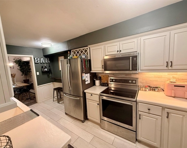357 N Post Oak Lane - Photo Thumbnail 4