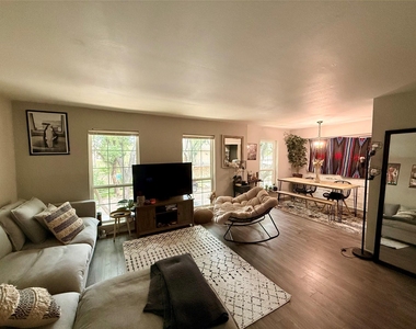 357 N Post Oak Lane - Photo Thumbnail 10