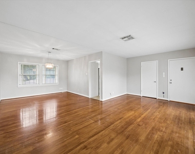 2327 Swift Boulevard - Photo Thumbnail 6