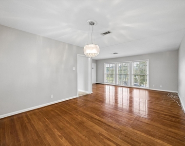 2327 Swift Boulevard - Photo Thumbnail 8