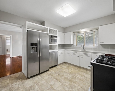 2327 Swift Boulevard - Photo Thumbnail 12