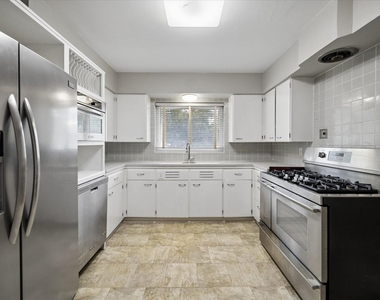2327 Swift Boulevard - Photo Thumbnail 11