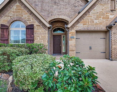 2608 Mountain Sage Drive - Photo Thumbnail 3