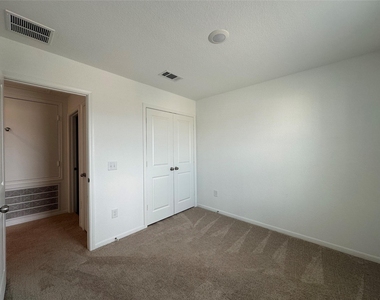 1052 Laguna Cove Drive - Photo Thumbnail 14