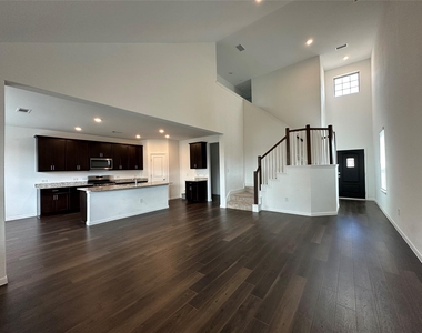 1052 Laguna Cove Drive - Photo Thumbnail 4