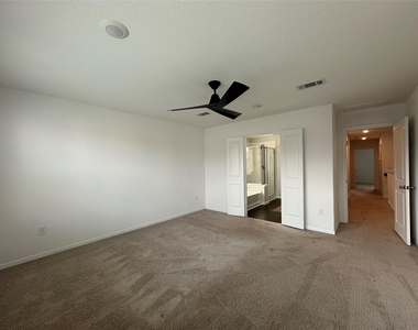 1052 Laguna Cove Drive - Photo Thumbnail 10