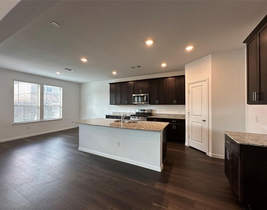 1052 Laguna Cove Drive - Photo Thumbnail 6