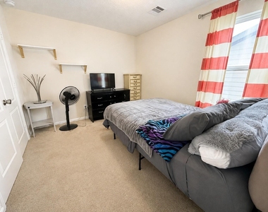 5434 Rose Trellis Street - Photo Thumbnail 17