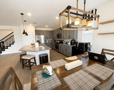 5434 Rose Trellis Street - Photo Thumbnail 4