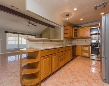 16031 Windom Drive - Photo Thumbnail 4