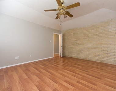 16031 Windom Drive - Photo Thumbnail 6