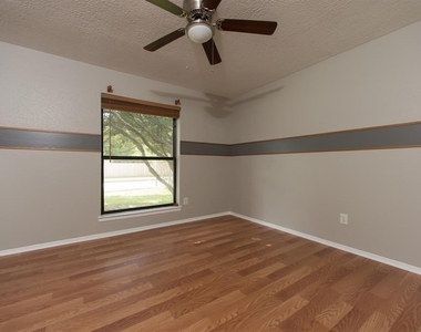 16031 Windom Drive - Photo Thumbnail 9