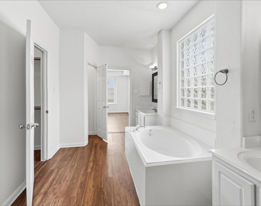 4702 Sebastopol Drive - Photo Thumbnail 11