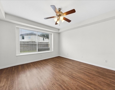 4702 Sebastopol Drive - Photo Thumbnail 9