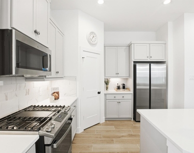21122 Medina River Drive - Photo Thumbnail 9