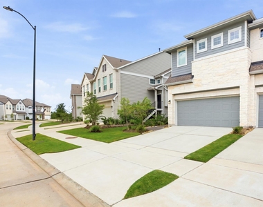 21122 Medina River Drive - Photo Thumbnail 40