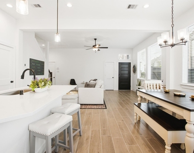 21122 Medina River Drive - Photo Thumbnail 14