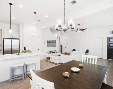 21122 Medina River Drive - Photo Thumbnail 12