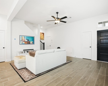 21122 Medina River Drive - Photo Thumbnail 4