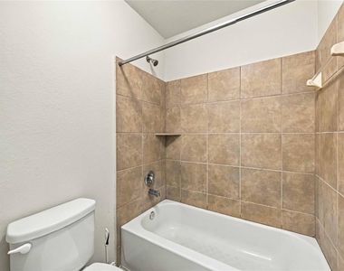 7402 Fox Cove Trail - Photo Thumbnail 14
