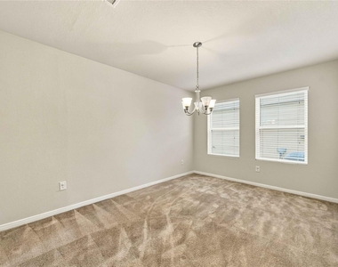 7402 Fox Cove Trail - Photo Thumbnail 8