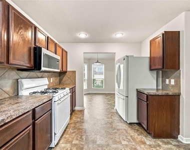 7402 Fox Cove Trail - Photo Thumbnail 6