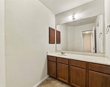 7402 Fox Cove Trail - Photo Thumbnail 13